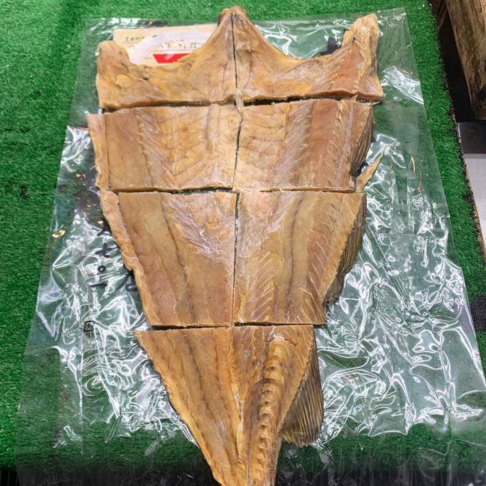 開き鱈 大サイズ 880-910g前後 縦約50-58cm 北海道根室近海産 カット