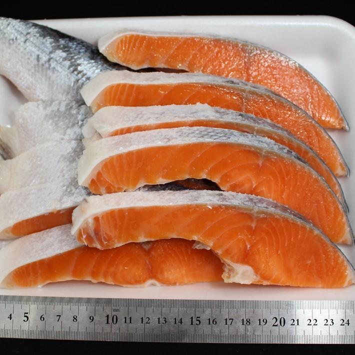 銀鮭切身 全部で約700ｇ　選べる10、8枚切 塩加減　等級プレミアム　脂のってる　チリ産　三代目の意地【さけ　シャケ　しゃけ】送Ｐ100　3個迄同一送料 |  | 01