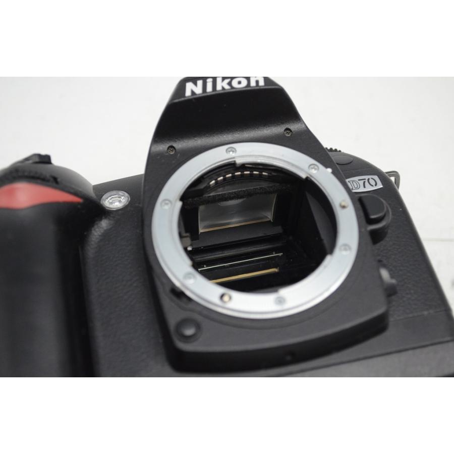 Nikon D70 ボディ＋AF-S NIKKOR 18-70mm レンズ Nikon D70 ボディ＋AF-S NIKKOR 18-70mm レンズ Nikon AF-S DX Zoom