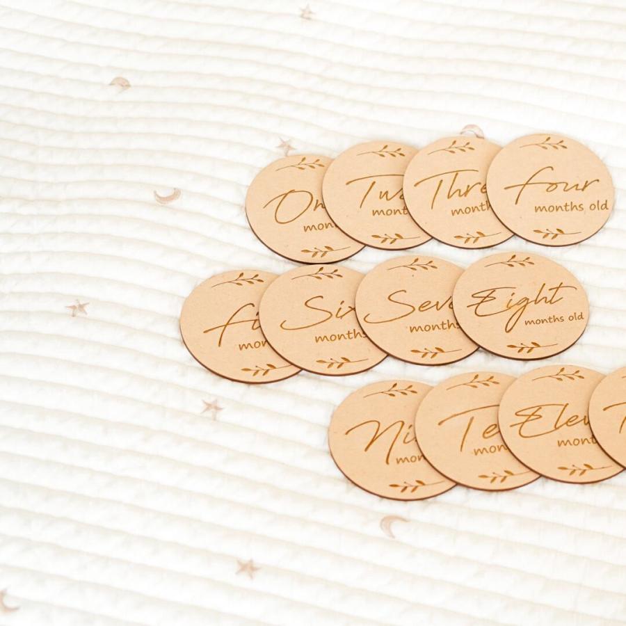 日本製造 木製 マンスリープレート 12枚セット レターバナー 出産祝い 月齢フォト ニューボーンフォト ギフト ジャストボーン woodbanner おしゃれ 月齢カード |  | 04