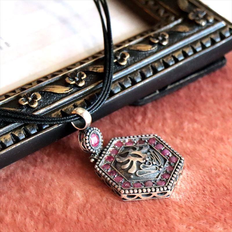 オットマンアンティーク デザインシルバーペンダントトップ ヘキサゴナル/ルビー |  | 01