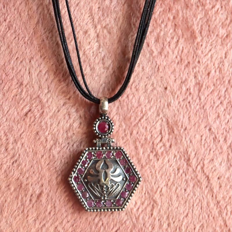 オットマンアンティーク デザインシルバーペンダントトップ ヘキサゴナル/ルビー |  | 03