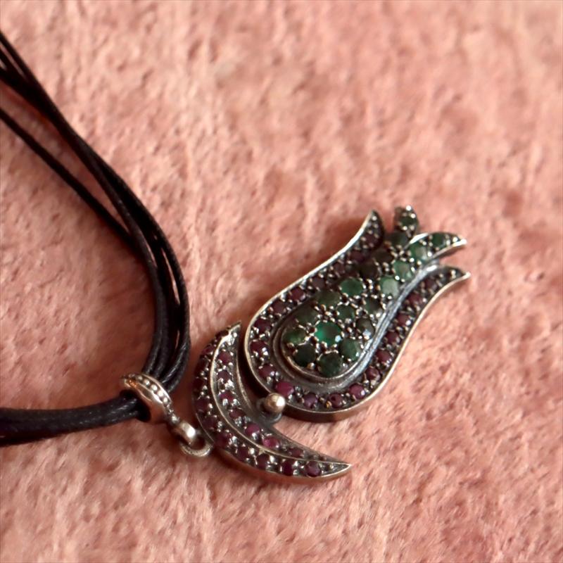 オットマンアンティーク デザインシルバーペンダントトップ ラーレモチーフ・ルビー |  | 03