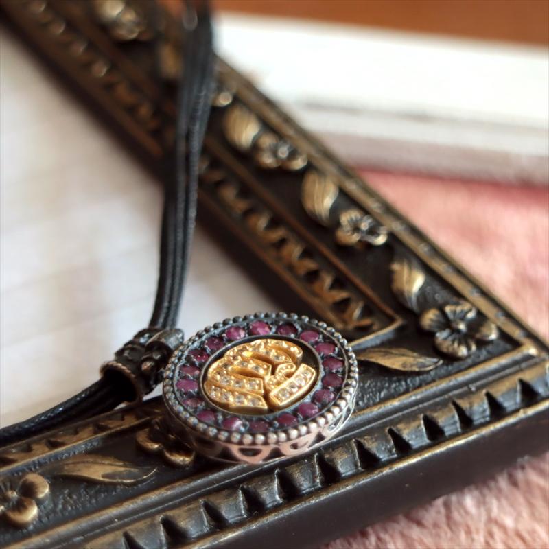 オットマンアンティーク デザインシルバーペンダントトップ カリグラフィ/ルビー |  | 01