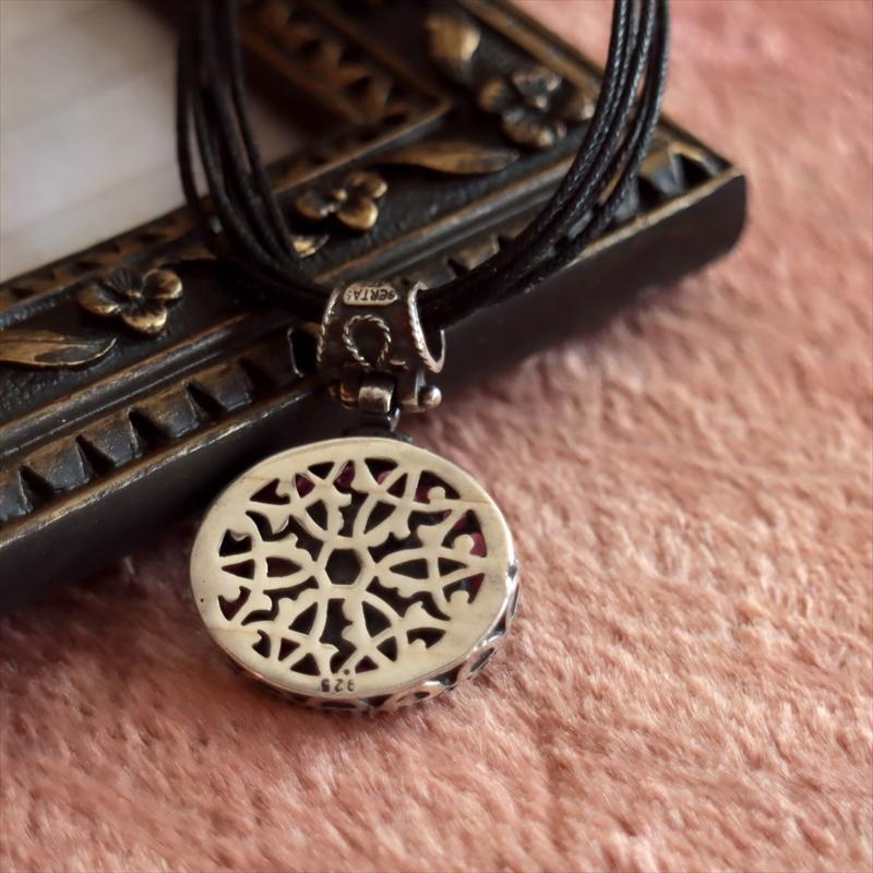 オットマンアンティーク デザインシルバーペンダントトップ カリグラフィ/ルビー |  | 02