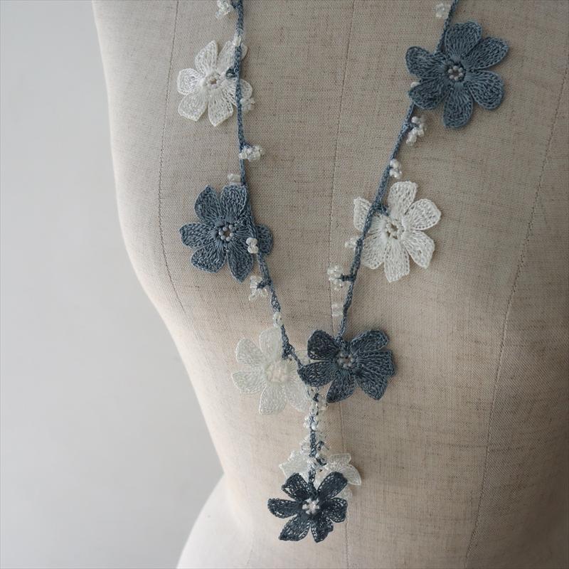 トルコのレース「オヤ」ネックレスかぎ針編みのトゥオヤ  パパテヤ ライトブルー・ホワイト |  | 01