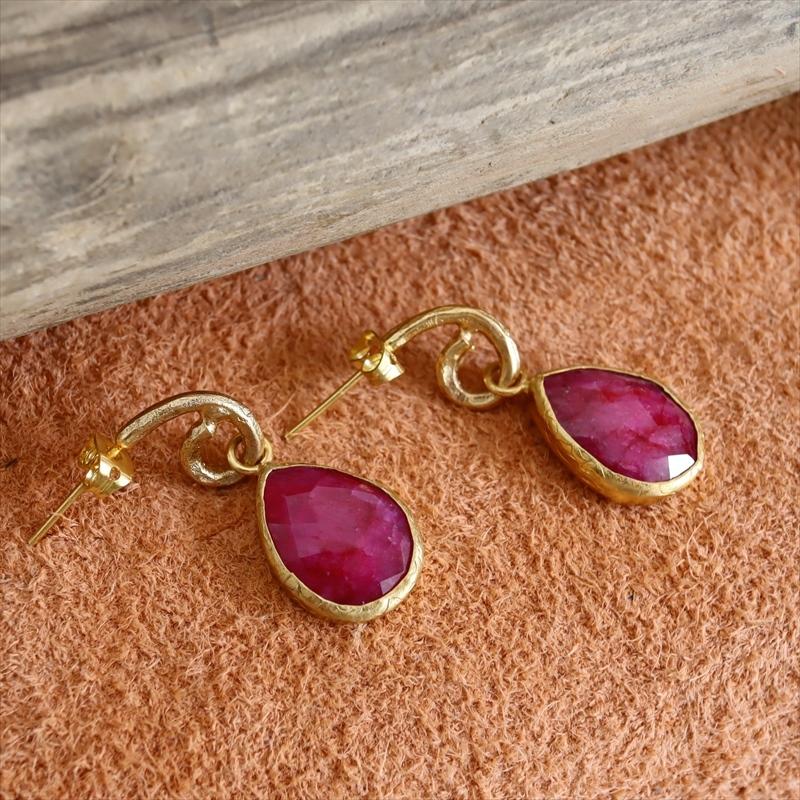 アルサメイア フープ ピアス 揺れるドロップ形 ルビー |  | 01