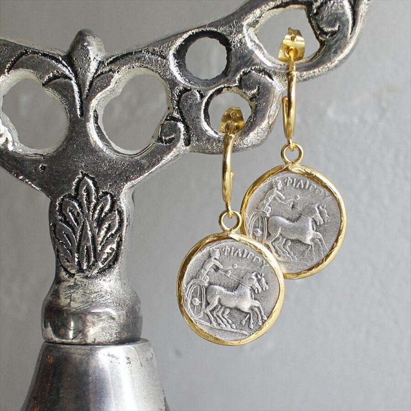 アンティークコイン ピアス 古代ギリシャ ゴールド&シルバーコンビ フープピアス 馬車を駆る人 |  | 02