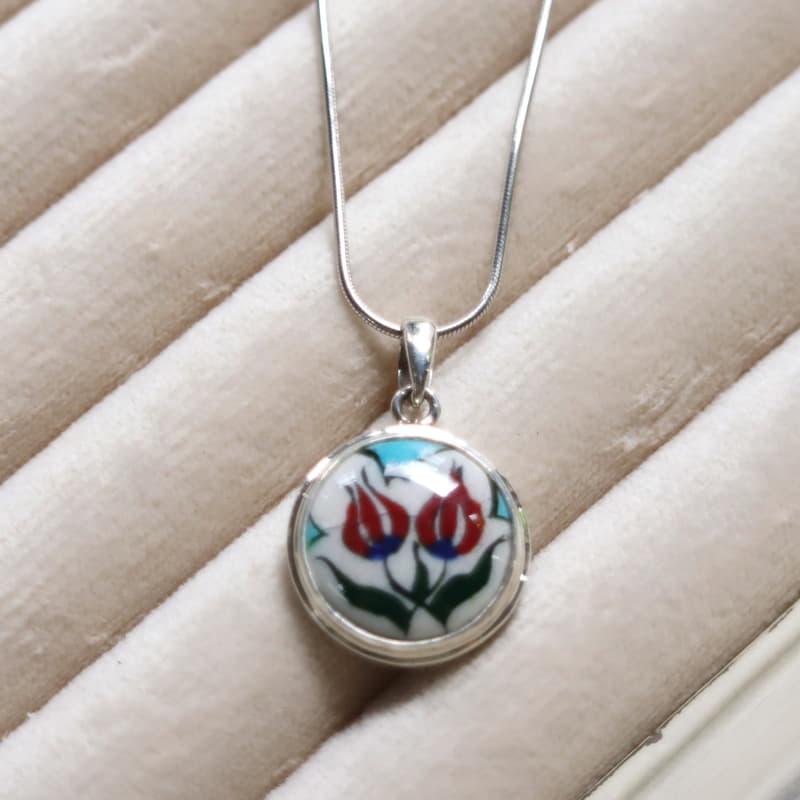 キュタフヤ陶器 シルバーペンダント 赤いチューリップ |  | 02