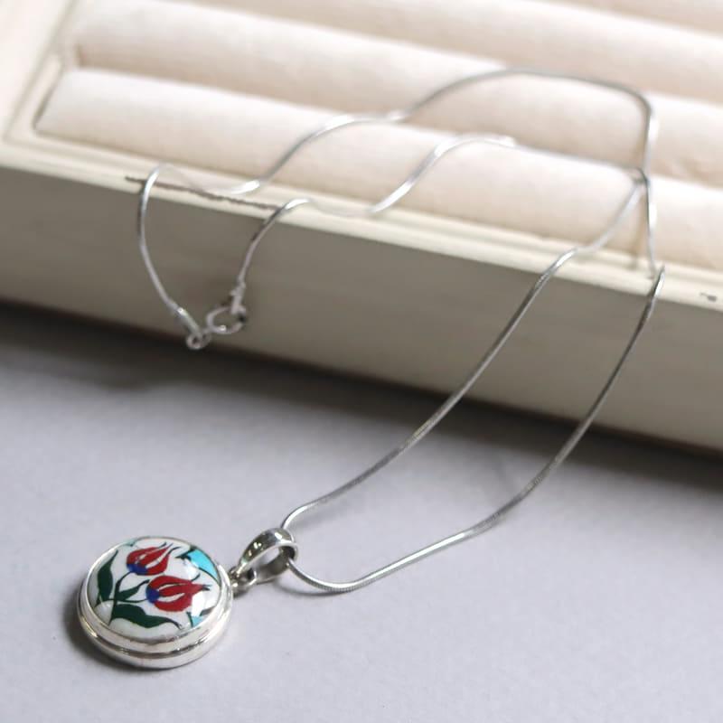 キュタフヤ陶器 シルバーペンダント 赤いチューリップ |  | 05