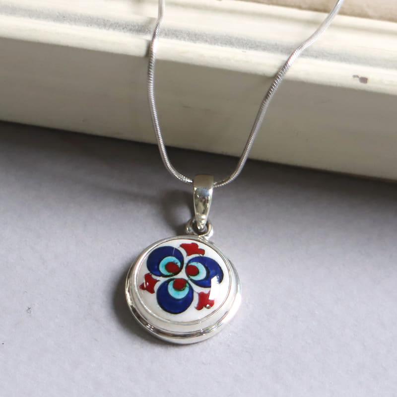 キュタフヤ陶器 シルバーペンダント チンターマニ | 