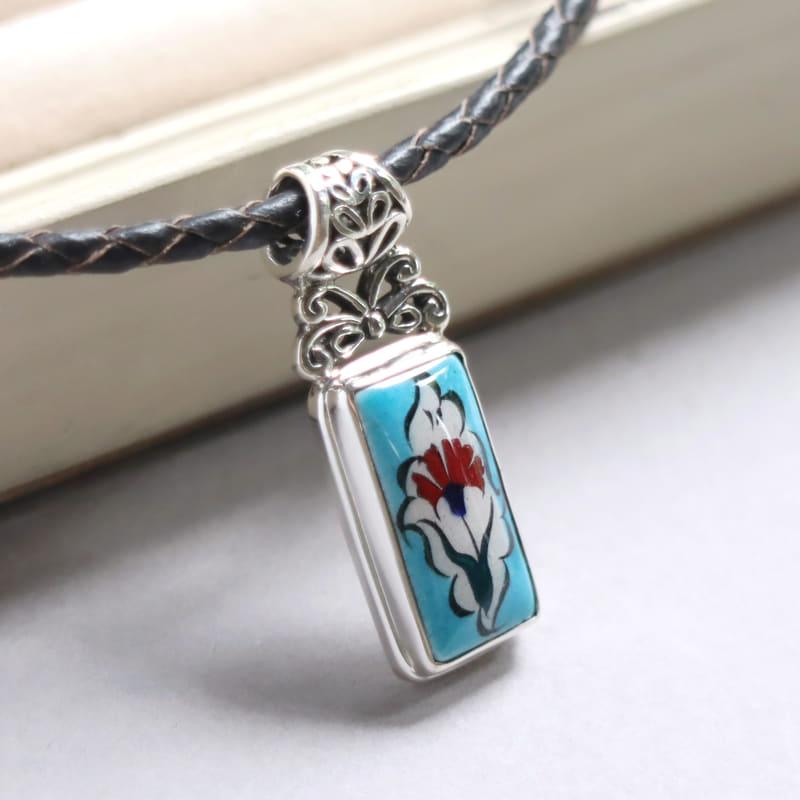 キュタフヤ陶器 シルバーペンダント カーネーション　レクタングル |  | 01