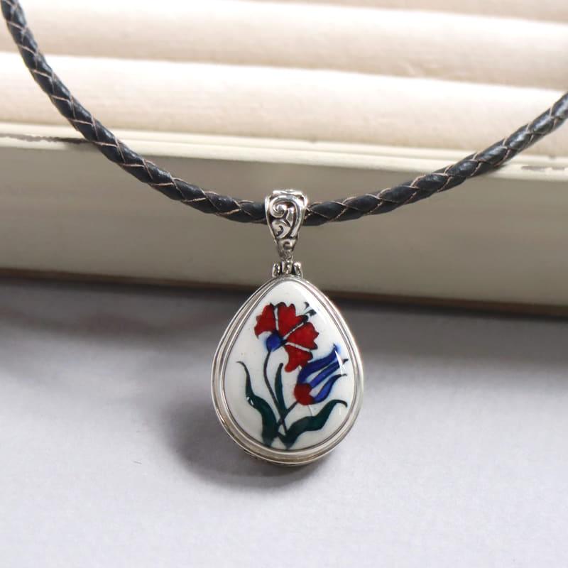 キュタフヤ陶器 シルバーペンダント カーネーションとチューリップ　ドロップ形 |  | 01