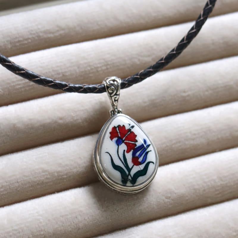 キュタフヤ陶器 シルバーペンダント カーネーションとチューリップ　ドロップ形 |  | 02