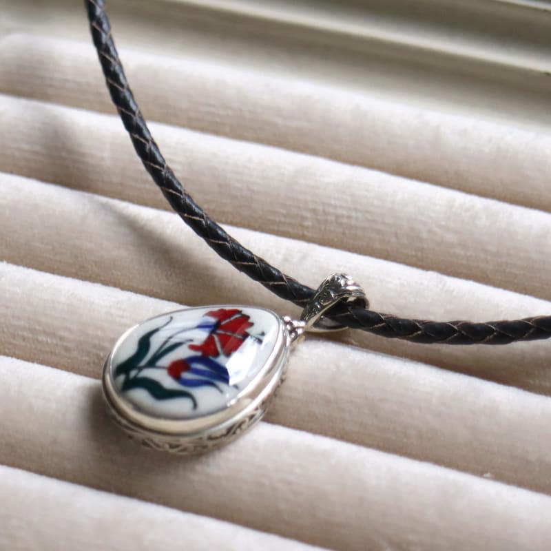 キュタフヤ陶器 シルバーペンダント カーネーションとチューリップ　ドロップ形 |  | 03