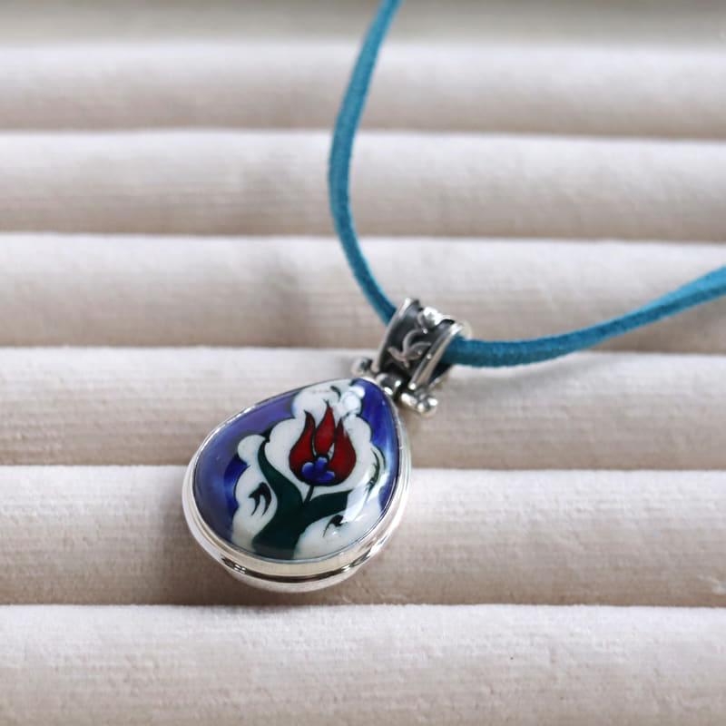 キュタフヤ陶器 シルバーペンダント 赤いチューリップ　ドロップ形 |  | 02