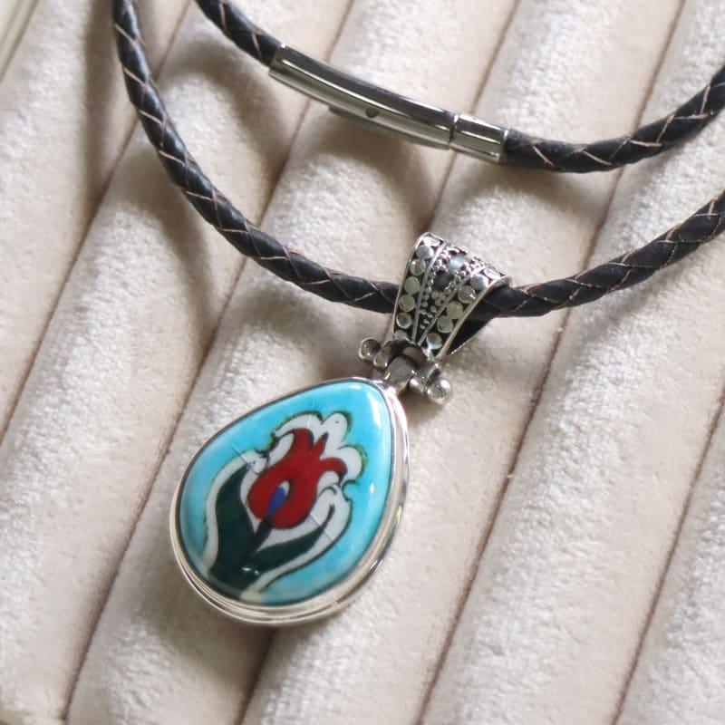 キュタフヤ陶器 シルバーペンダント 赤いチューリップ　ドロップ形 | 