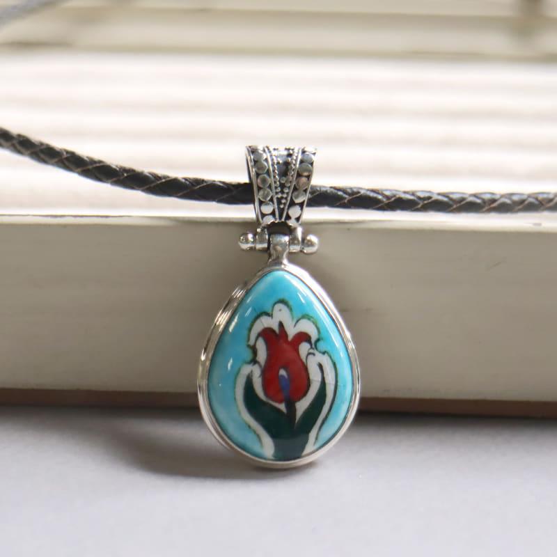 キュタフヤ陶器 シルバーペンダント 赤いチューリップ　ドロップ形 |  | 01