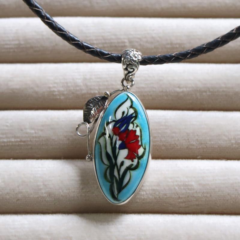 キュタフヤ陶器 シルバーペンダント オットマンフラワーオーバル　葉と蔓のレリーフ | 