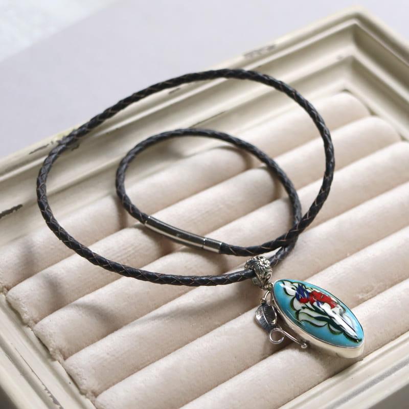 キュタフヤ陶器 シルバーペンダント オットマンフラワーオーバル　葉と蔓のレリーフ |  | 01