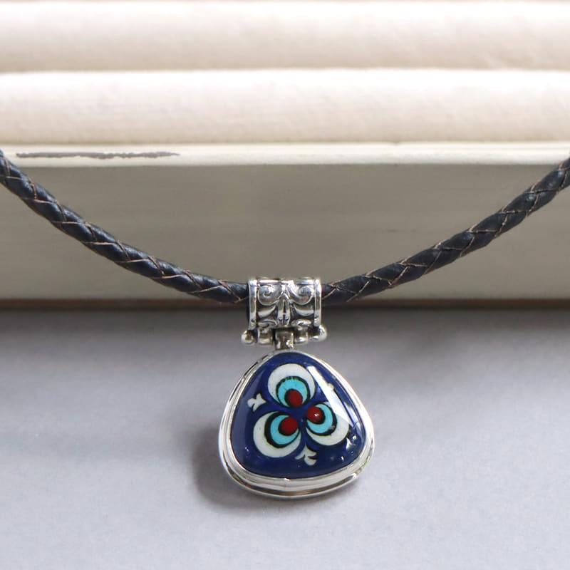 キュタフヤ陶器 シルバーペンダント チントマニ |  | 01