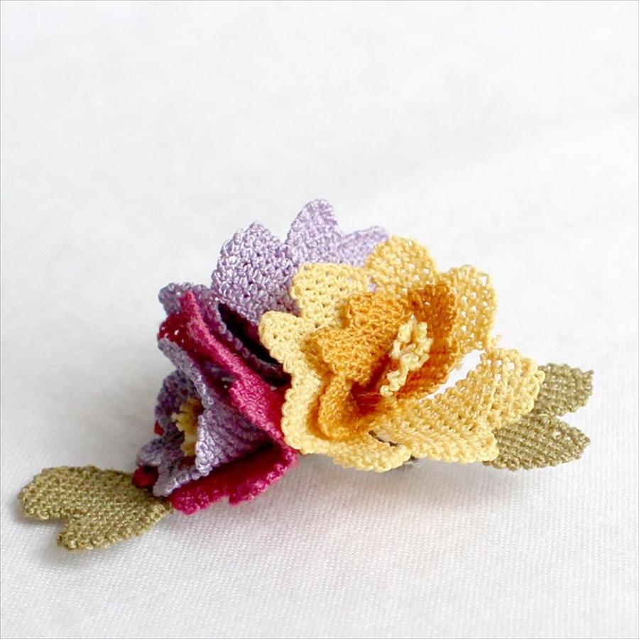 イーネ・オヤ　ブローチ 刺繍針で編むシルク糸のトルコ伝統レース ハンドメイド 三つの花 コサージュ |  | 01