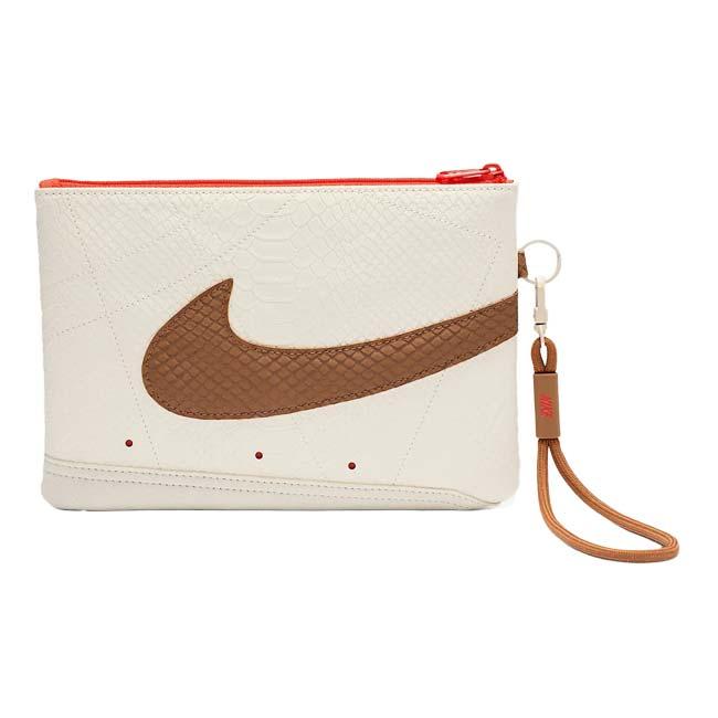 ナイキ(NIKE) 2025 SU ユニセックス BLAZER ブレーザー ラージリストレット SNAKE ポーチ 小物入れ N1011944-120 ペールアイボリー(25y5m) | NIKE