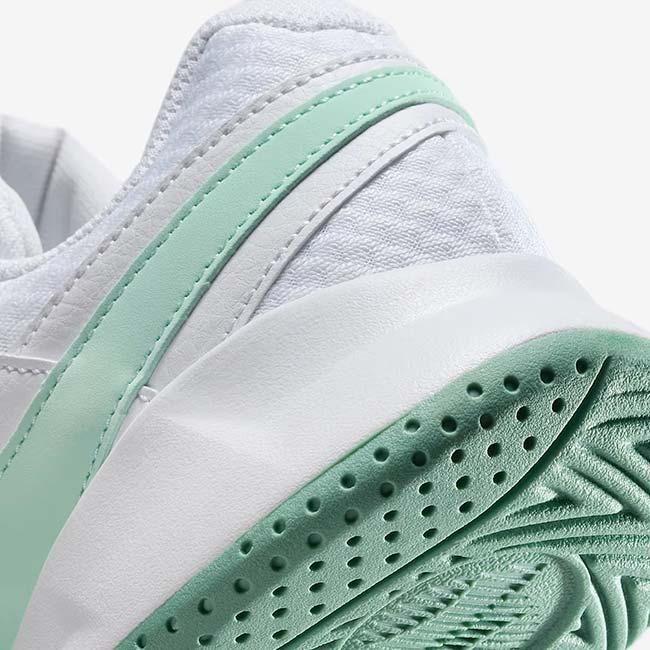 期間限定【ナダル】Nike テニスシューズ ホワイト/グリーン 25cm 店舗