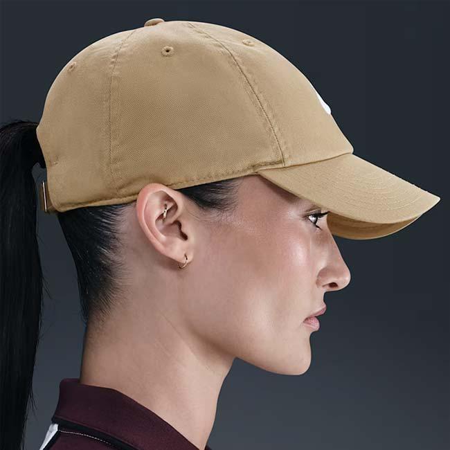 ナイキ(NIKE) 2025 HO ユニセックス CLUB クラブ アンストラクチャード フューチュラ ウォッシュ キャップ FB5368-297 パラシュートベージュ×WH(25y12m) | NIKE | 04