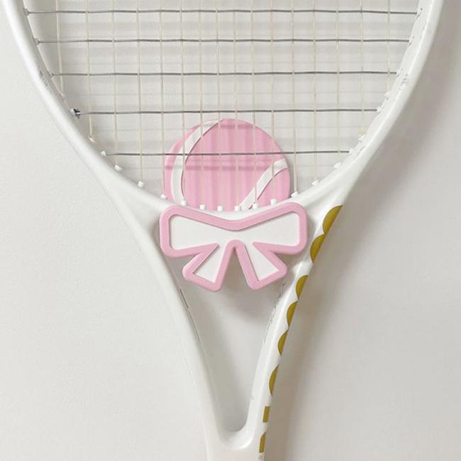 マイラケットをおしゃれに飾れる♪ YYプロジェクト(YY Project) 壁掛け テニスラケットホルダー テニスボール&リボンシリーズ 両面テープ式 YY003(25y8m) |  | 04