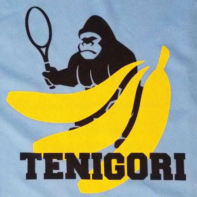 日本サイズ TENIGORI(テニゴリ) ユニセックス ロゴ入り ビッグバナナ柄 ファイバードライ 半袖Tシャツ TGMT017(22y4mテニス) |  | 08