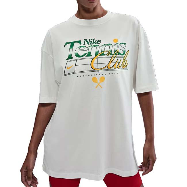 在庫処分特価 日本サイズ ナイキ(NIKE) 2025 FA レディース スポーツウエア AS オーバーサイズド テニスクラブ プリントTシャツ IH8493-133 セイル(25y7mテニス) | 