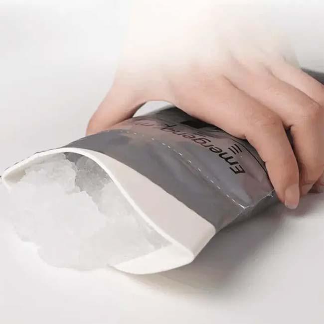 10個入り アウトドアや災害時に エマージェンシーミニトイレ 緊急用携帯尿バッグ 男女兼用 携帯トイレ 大容量700cc 漏れ防止設計 TE439955シルバー(24y9m) |  | 03