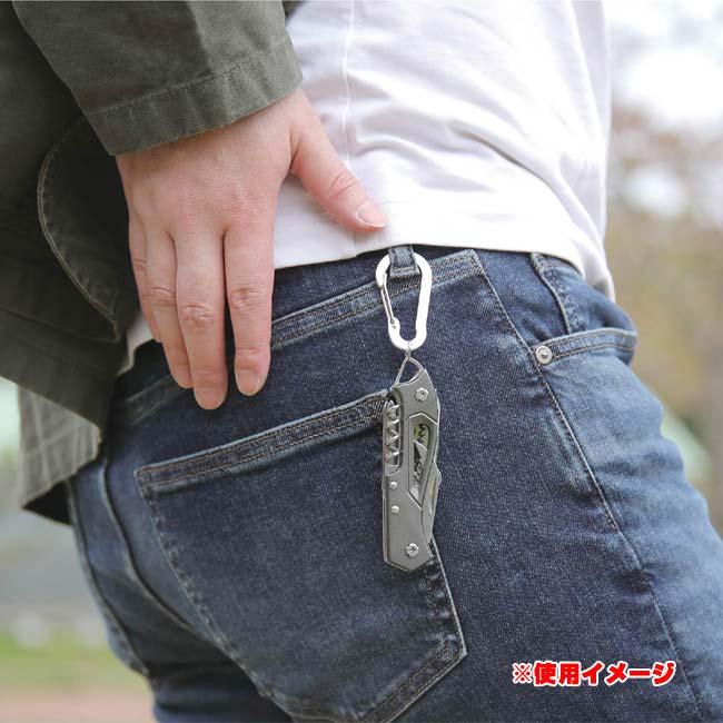 緊急時やアウトドアなどマルチに大活躍 Montagna(モンターナ) カラビナ付き14in1マルチフ゜ライヤー 14役塔載 多機能ツール HAC4509 グレー(25y9m) |  | 05