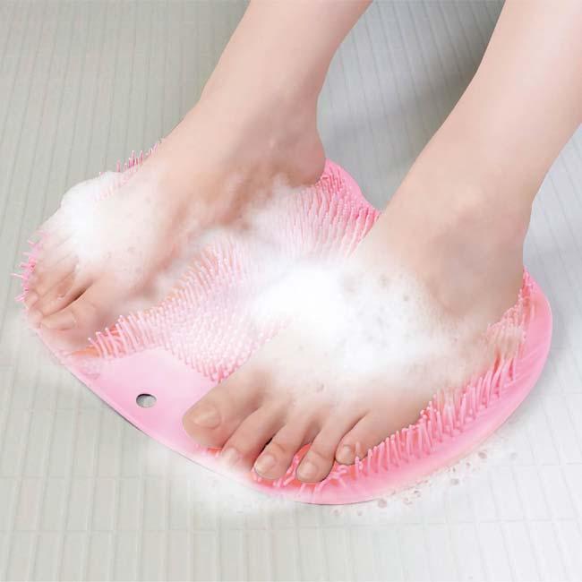 届きにくい足指まですみずみ爽快ケア ハック(HAC) フットリフレッシュブラシ 3D立体構造 フック穴付き HAC5152 ピンク(25y12m) | 