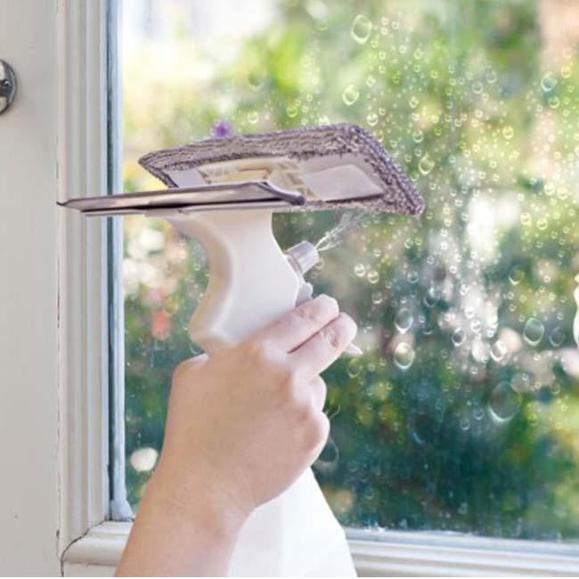 これ一つで簡単掃除  ハック(HAC) 4in1 ワイパー 霧吹き：モップ・水切り・ブラシ 4WAY仕様 HAC4138-ホワイト(24y6m) | 