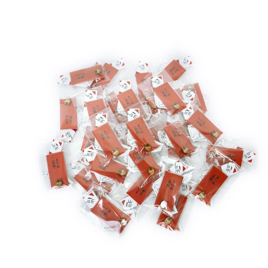 送料無料 結びみくじ 白狐 木製きつね御守り付き 30枚セット : ガチャ