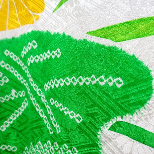 大振袖 古典柄 白地に黄緑の絞り 菊模様 大柄の方向け着物 リメイク