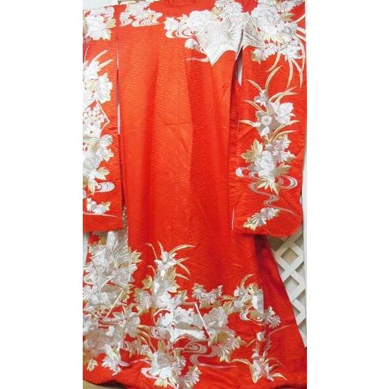 中古着物 和服 大振袖 結婚式お色直し用ふりそで 赤 豪華な刺繍入り お 