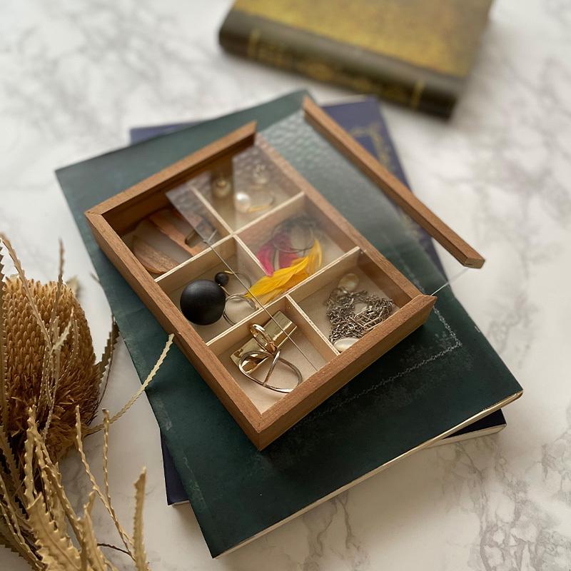 ジュエリーケース アクセサリーケース ガラス 木製 ジュエリーボックス 木製 アクセサリー 収納 持ち運び おしゃれ かわいい ディスプレイ ケース b24 C Andc 通販 Yahoo ショッピング