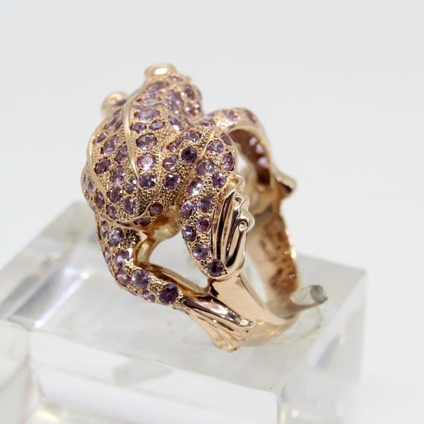 ◎中古美品◎18金PG ピンクサファイア 4.47ct ブラックダイヤ 蛙 