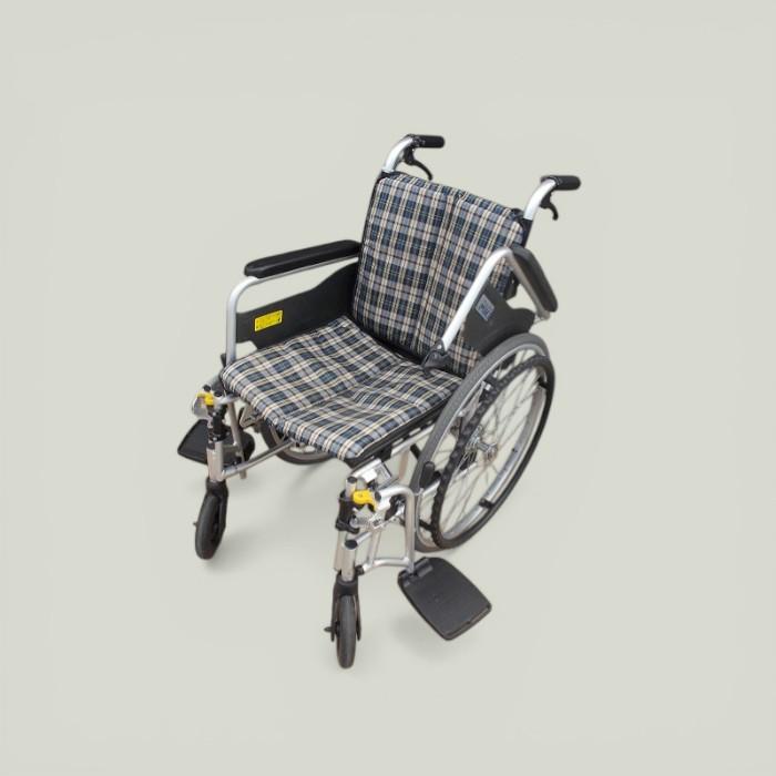 送料無料（一部地域を除く）ミキ MIKI 自走用車いす スキット SKT-4