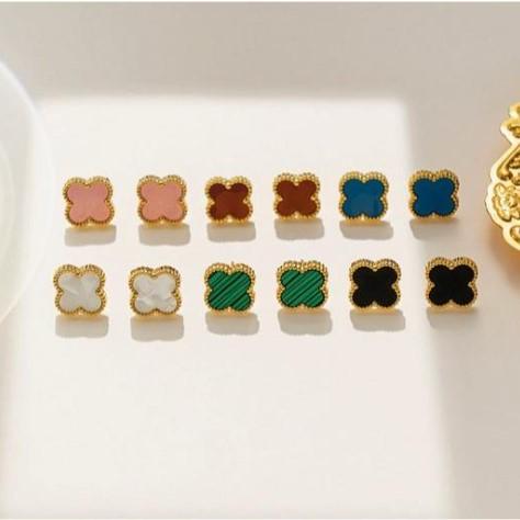 ピアス アレルギー対応 四つ葉 クローバー スタッド つけっぱなし 18K