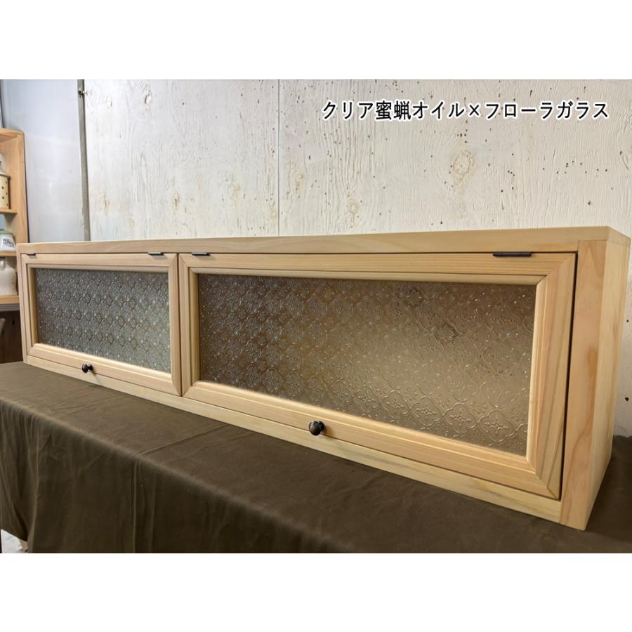 キャビネット クリア蜜蝋オイル フローラガラス 二枚扉 110×20×26cm フラップアップ 真鍮つまみ 壁掛け 木製 ひのき ハンドメイド 受注製作_3