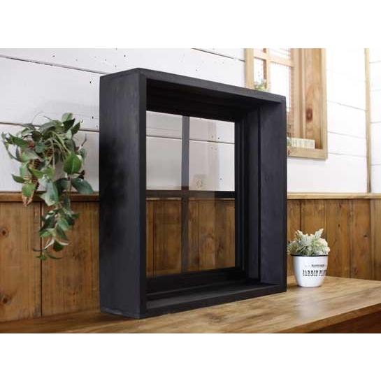 フィックス窓 木製 ひのき ブラックステイン 透明ガラスの窓枠つき室内