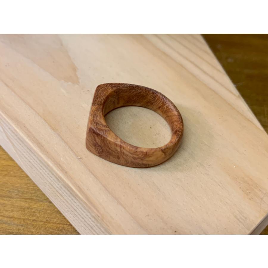 龍体文字「こ」 ウッドリング 指輪 かりん レーザー刻印 木製