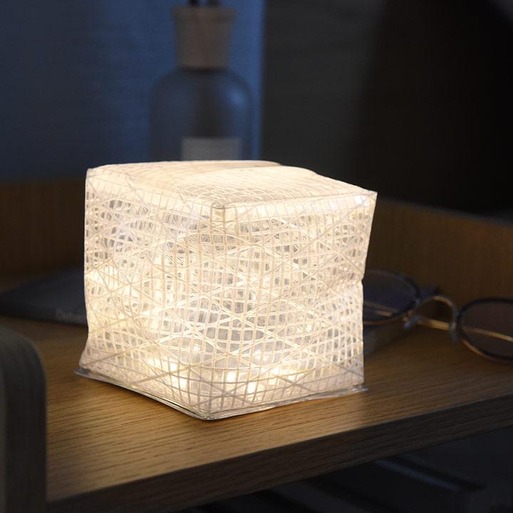 ソーラー充電式エコライト Small 防災／CARRY THE SUN |  | 03