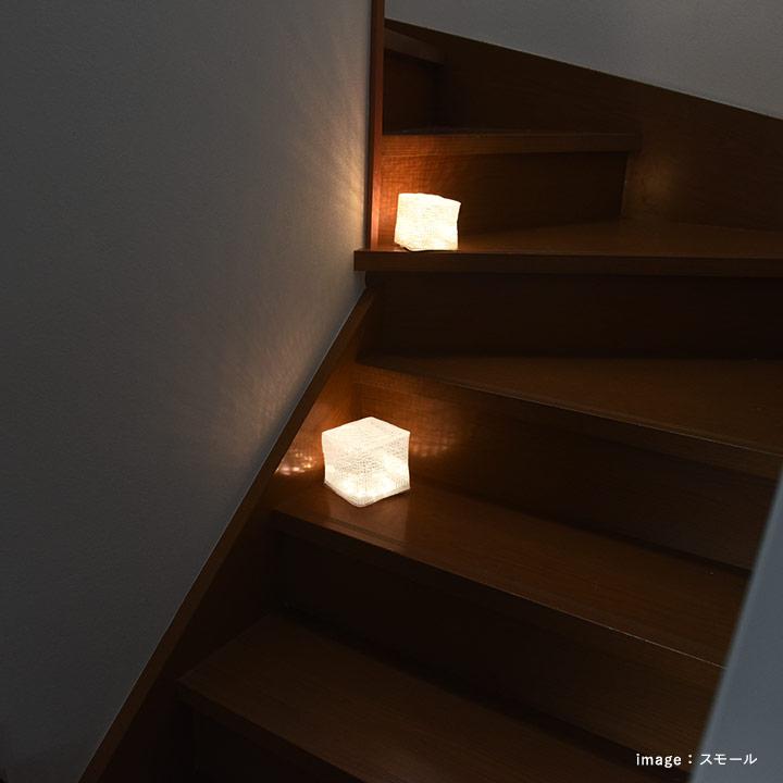 ソーラー充電式エコライト Small 防災／CARRY THE SUN |  | 06