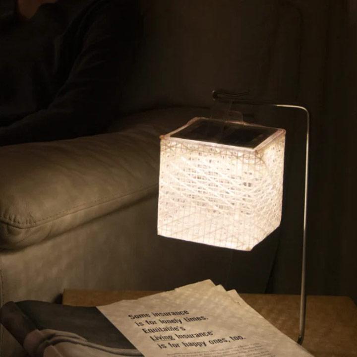 ソーラー充電式エコライト Small 防災／CARRY THE SUN |  | 08