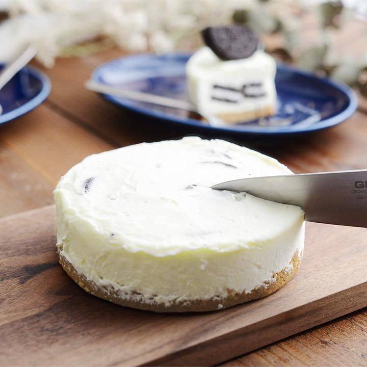 オレオの生クリームチーズケーキ12cmホール／cafe The SUN LIVES HERE